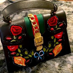 BLACK EMBROIDERED PURSE